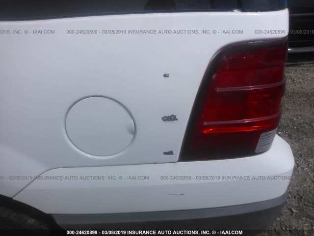 1FMPU16515LA90210 - 2005 FORD EXPEDITION XLT WHITE photo 6