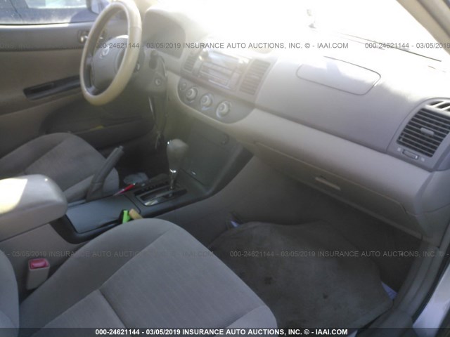 4T1BE32K45U609775 - 2005 TOYOTA CAMRY LE/XLE/SE TAN photo 5