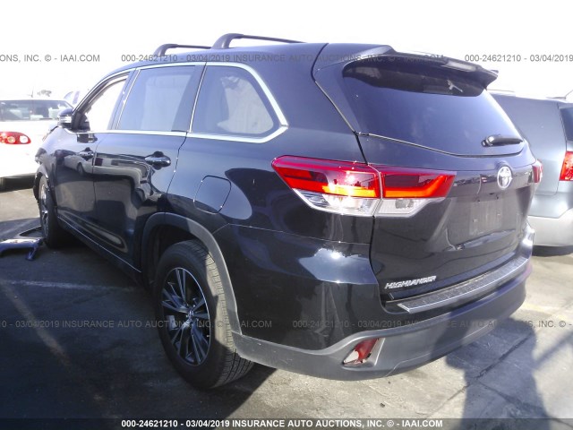 5TDZARFH7JS037485 - 2018 TOYOTA HIGHLANDER LE BLACK photo 3