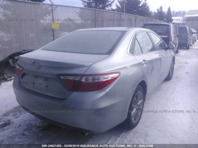 4T1BF1FK1GU165981 - 2016 TOYOTA CAMRY LE/XLE/SE/XSE GRAY photo 4