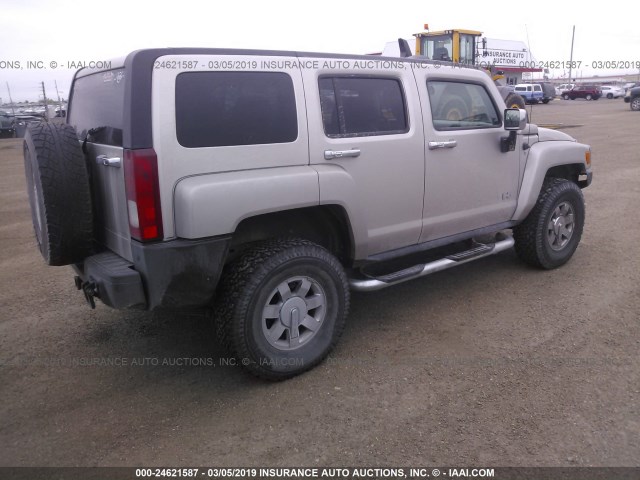 5GTDN13E178160263 - 2007 HUMMER H3 SILVER photo 4