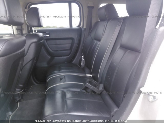 5GTDN13E178160263 - 2007 HUMMER H3 SILVER photo 8