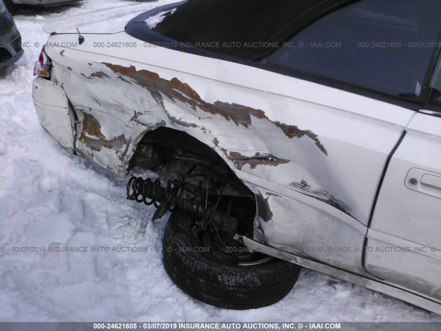 2T1FF28P32C596574 - 2002 TOYOTA CAMRY SOLARA SE/SLE WHITE photo 6