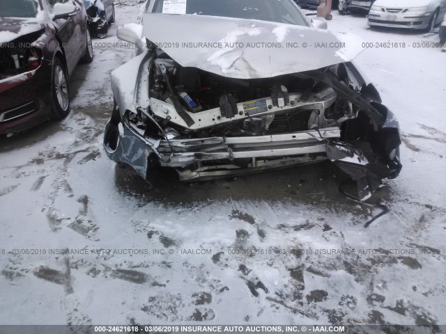 2G2WP552761190698 - 2006 PONTIAC GRAND PRIX SILVER photo 6