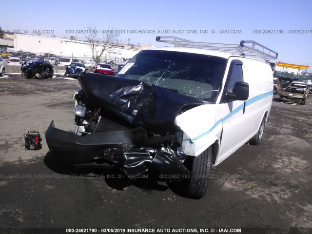 1GCSGAFX7E1138005 - 2014 CHEVROLET EXPRESS G1500  WHITE photo 2