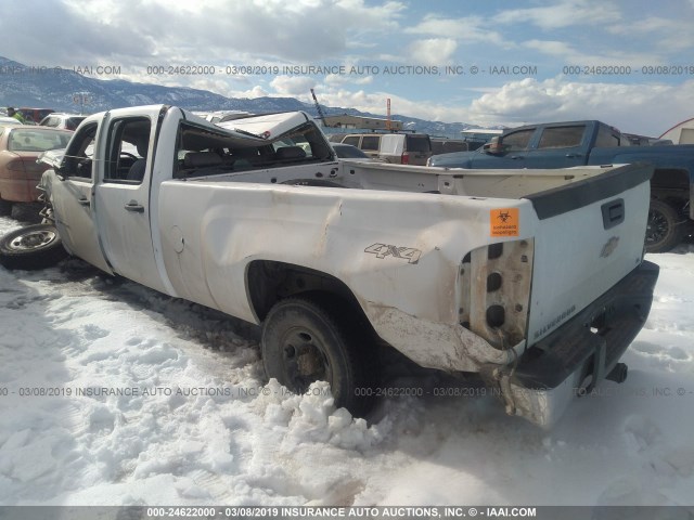 1GCHK23647F524669 - 2007 CHEVROLET SILVERADO K2500 HEAVY DUTY WHITE photo 3