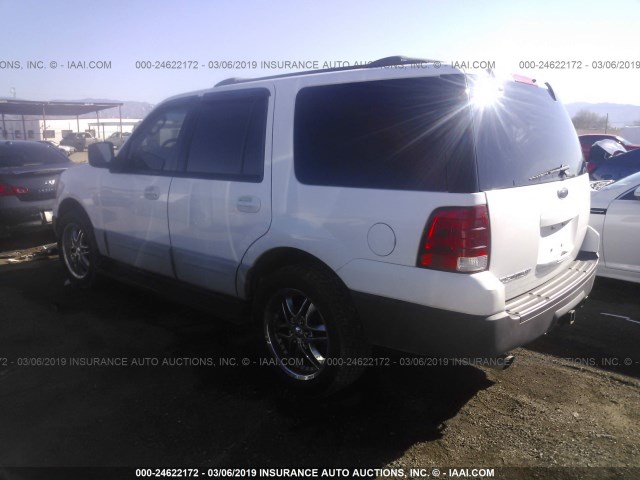 1FMPU15L24LA72846 - 2004 FORD EXPEDITION XLT WHITE photo 3