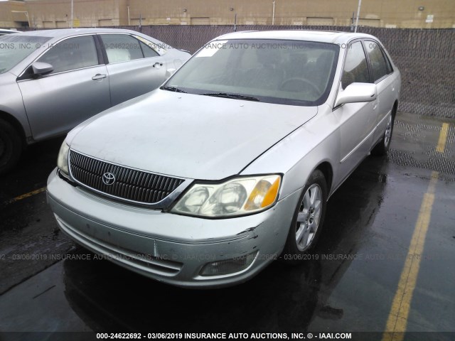 4T1BF28BXYU033113 - 2000 TOYOTA AVALON XL/XLS SILVER photo 2