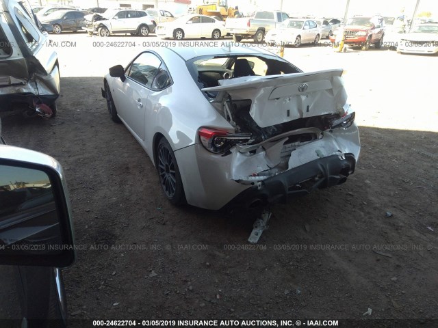 JF1ZNAA16H8711288 - 2017 TOYOTA 86 SPECIAL EDITION WHITE photo 3