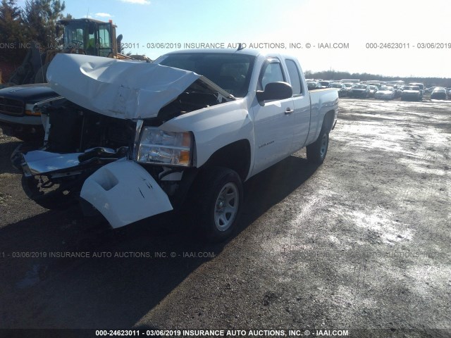 1GCSKSE36AZ178719 - 2010 CHEVROLET SILVERADO K1500 LT WHITE photo 2