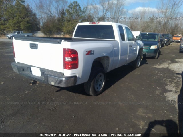 1GCSKSE36AZ178719 - 2010 CHEVROLET SILVERADO K1500 LT WHITE photo 4