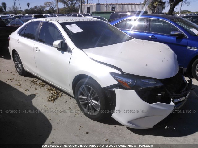 4T1BF1FK8HU369209 - 2017 TOYOTA CAMRY LE/XLE/SE/XSE თეთრი ფოტო 1