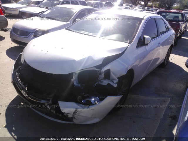 4T1BF1FK8HU369209 - 2017 TOYOTA CAMRY LE/XLE/SE/XSE თეთრი ფოტო 2