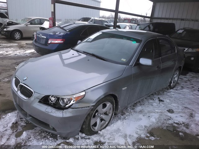 WBANE53527CY07993 - 2007 BMW 525 I GRAY photo 2