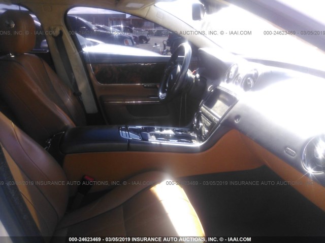 SAJWA2GB7BLV12917 - 2011 JAGUAR XJL WHITE photo 5