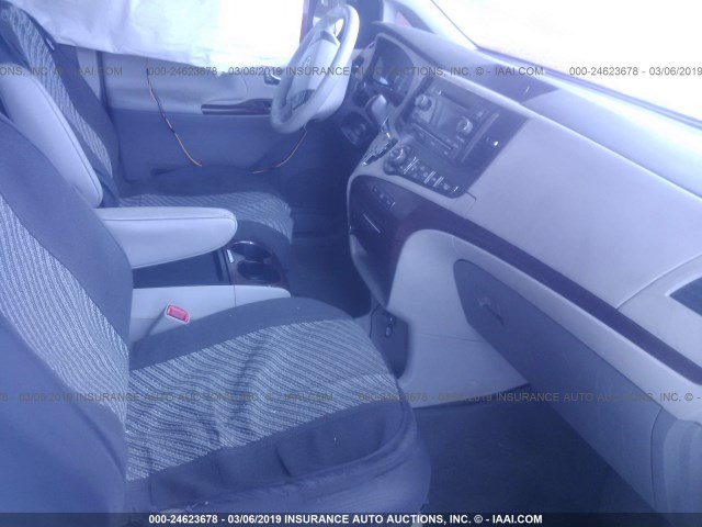 5TDYK3DC0BS168871 - 2011 TOYOTA SIENNA XLE/LIMITED WHITE photo 5