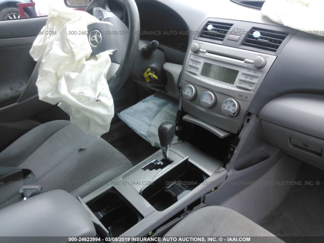 4T1BF3EK4AU038811 - 2010 TOYOTA CAMRY SE/LE/XLE 银色 照片 5