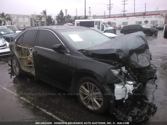 4T1BF1FK3HU763037 - 2017 TOYOTA CAMRY LE/XLE/SE/XSE 黑色 照片 1