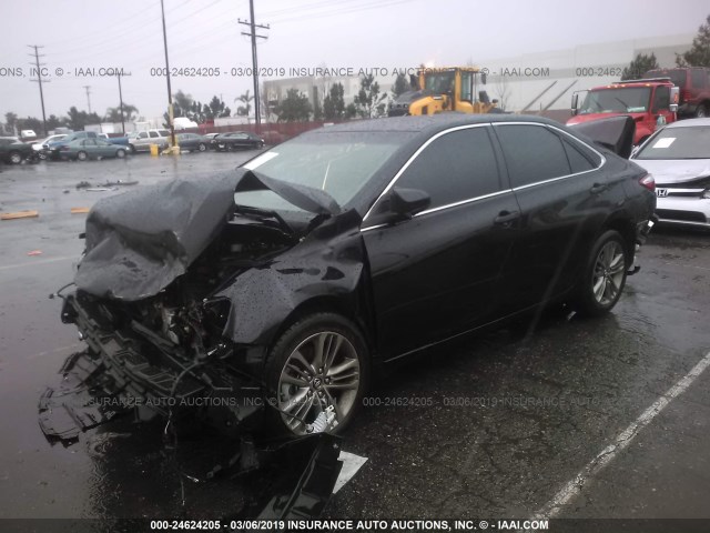 4T1BF1FK3HU763037 - 2017 TOYOTA CAMRY LE/XLE/SE/XSE 黑色 照片 2