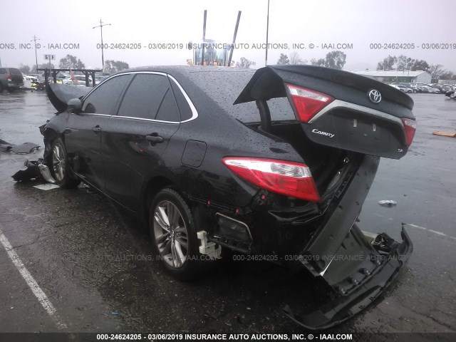 4T1BF1FK3HU763037 - 2017 TOYOTA CAMRY LE/XLE/SE/XSE 黑色 照片 3