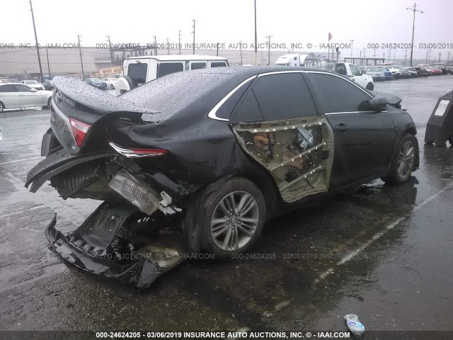 4T1BF1FK3HU763037 - 2017 TOYOTA CAMRY LE/XLE/SE/XSE 黑色 照片 4