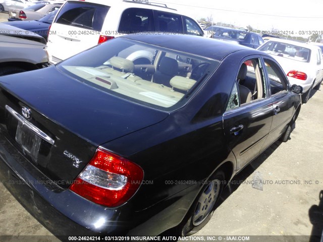 4T1BF32K83U061385 - 2003 TOYOTA CAMRY LE/XLE/SE BLACK photo 4