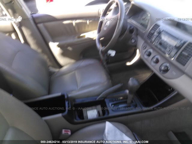 4T1BF32K83U061385 - 2003 TOYOTA CAMRY LE/XLE/SE BLACK photo 5