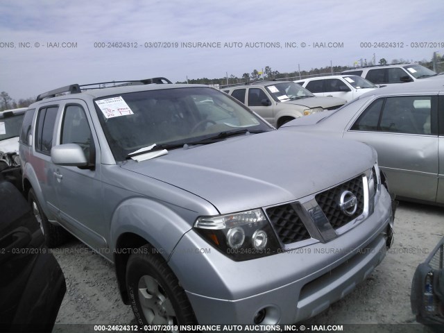 5N1AR18U95C750621 - 2005 NISSAN PATHFINDER LE/SE/XE SILVER photo 1