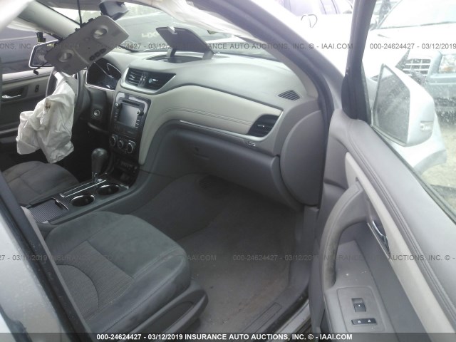 1GNKRHKD3FJ100763 - 2015 CHEVROLET TRAVERSE LT SILVER photo 5