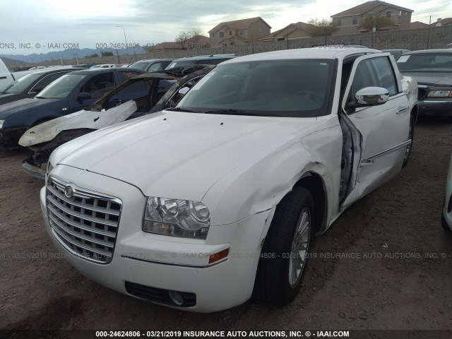 2C3CA5CV8AH228876 - 2010 CHRYSLER 300 TOURING WHITE photo 2