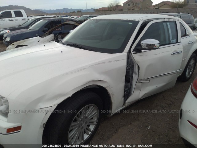 2C3CA5CV8AH228876 - 2010 CHRYSLER 300 TOURING WHITE photo 6