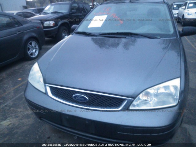1FAFP34N96W165473 - 2006 FORD FOCUS ZX4 GRAY photo 6