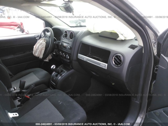 1C4NJCBBXGD716958 - 2016 JEEP COMPASS SPORT GRAY photo 5