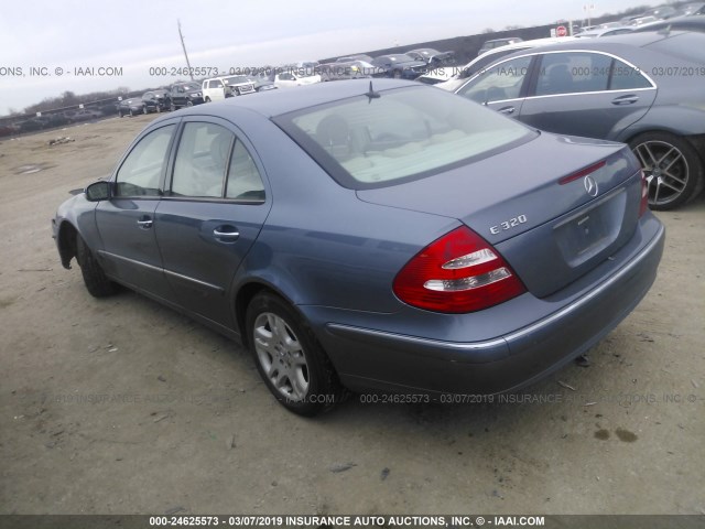 WDBUF65JX5A714982 - 2005 MERCEDES-BENZ E 320 BLUE photo 3