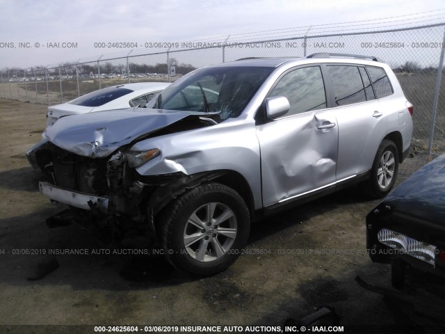 5TDZK3EH5CS071987 - 2012 TOYOTA HIGHLANDER SE SILVER photo 2