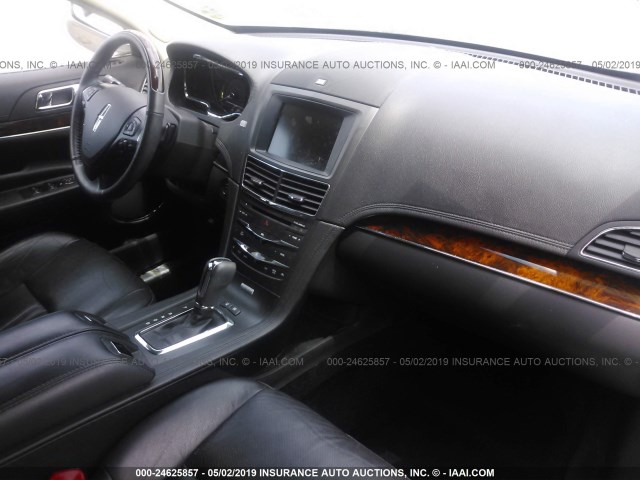 2LMHJ5AT7EBL55257 - 2014 LINCOLN MKT SILVER photo 5