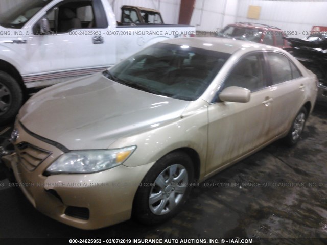 4T4BF3EK4AR027734 - 2010 TOYOTA CAMRY SE/LE/XLE 金色 照片 2