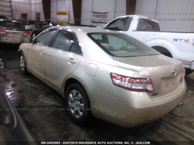 4T4BF3EK4AR027734 - 2010 TOYOTA CAMRY SE/LE/XLE 金色 照片 3