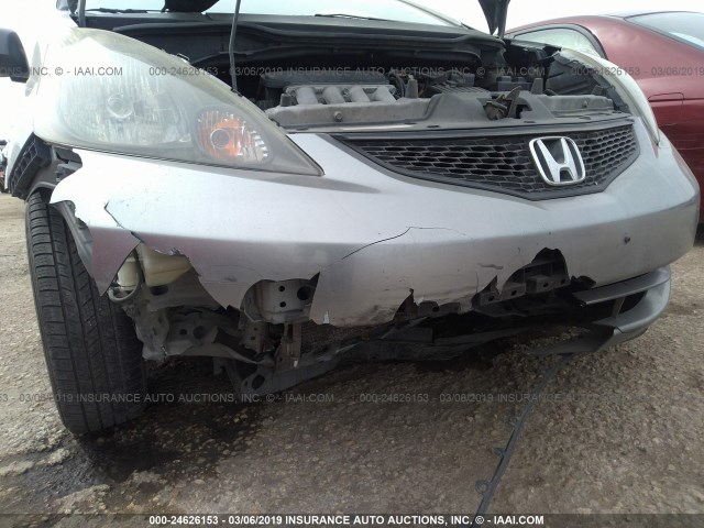 JHMGE8H24AC006323 - 2010 HONDA FIT GRAY photo 6