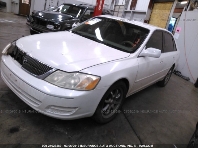 4T1BF28B2YU031789 - 2000 TOYOTA AVALON XL/XLS WHITE photo 2