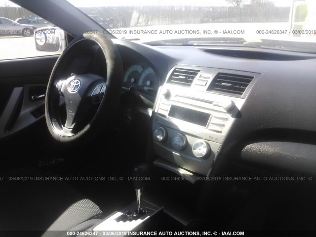 4T1BF3EK6BU221063 - 2011 TOYOTA CAMRY SE/LE/XLE 银色 照片 5