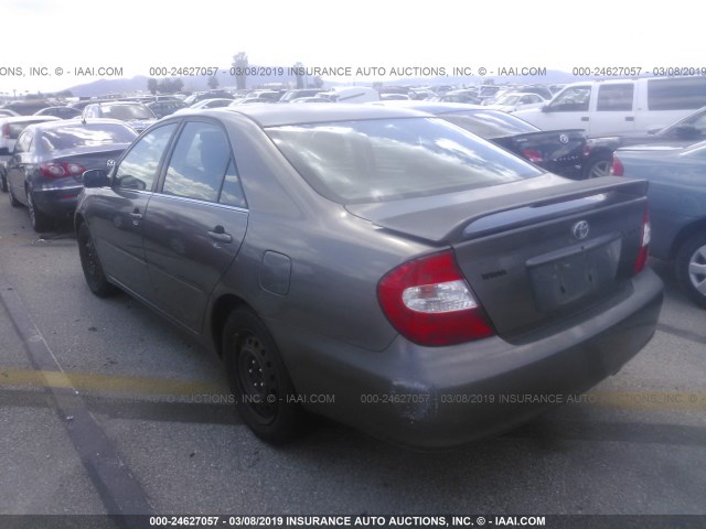 JTDBE32K420076575 - 2002 TOYOTA CAMRY LE/XLE/SE BEIGE photo 3