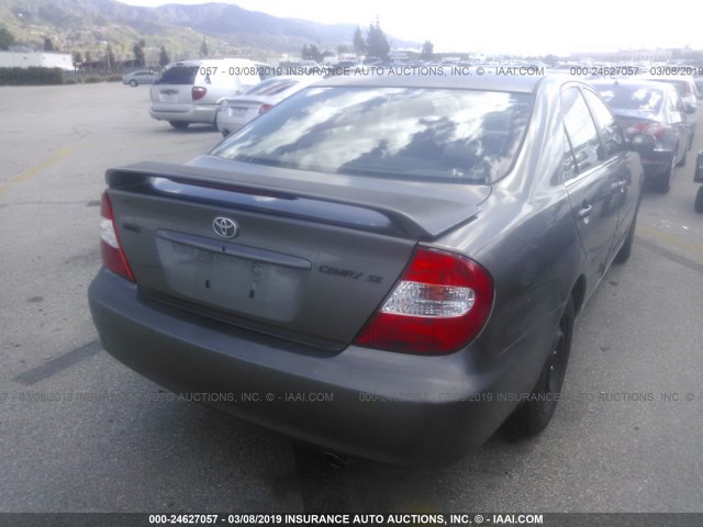 JTDBE32K420076575 - 2002 TOYOTA CAMRY LE/XLE/SE BEIGE photo 4