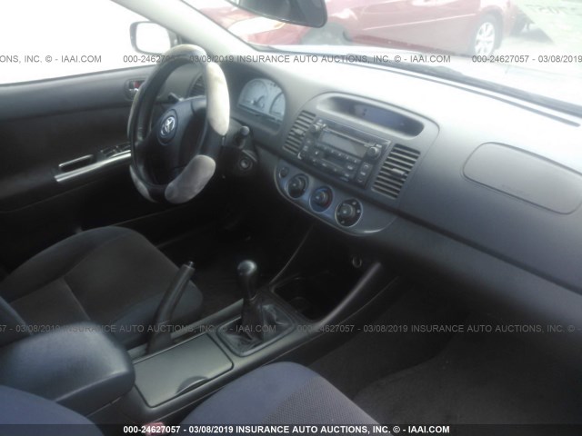 JTDBE32K420076575 - 2002 TOYOTA CAMRY LE/XLE/SE BEIGE photo 5