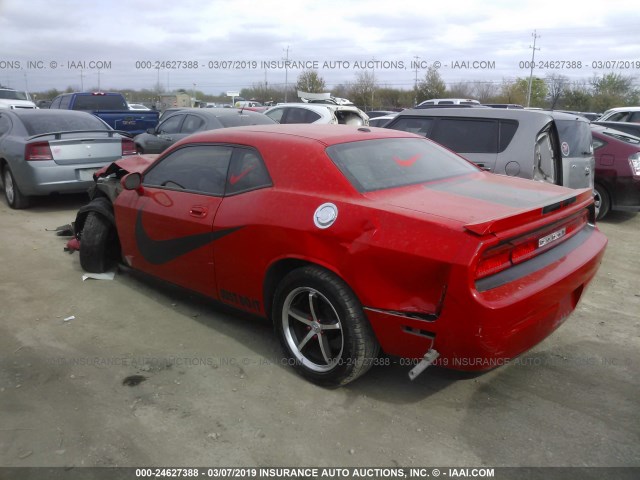 2B3CJ4DV9AH265375 - 2010 DODGE CHALLENGER SE RED photo 3