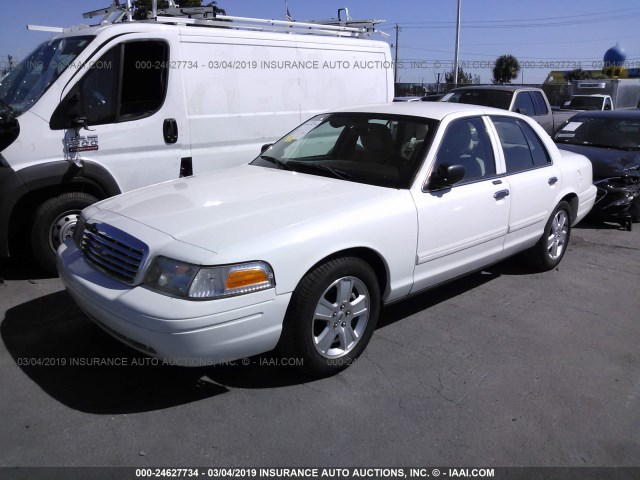 2FABP7EV2BX163115 - 2011 FORD CROWN VICTORIA LX WHITE photo 2