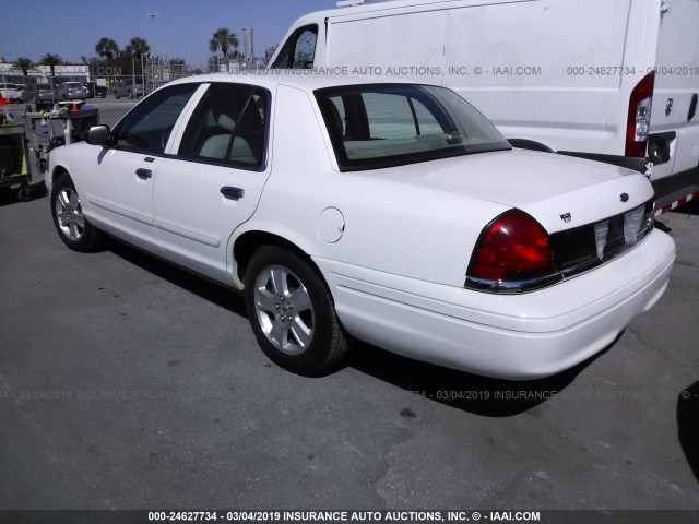 2FABP7EV2BX163115 - 2011 FORD CROWN VICTORIA LX WHITE photo 3