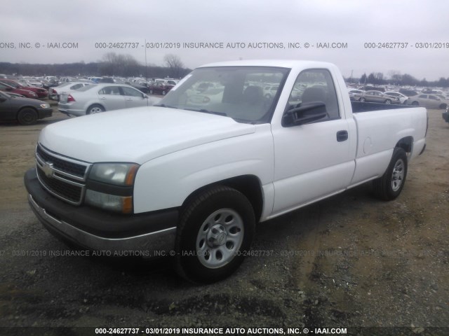 1GCEC14T96E117692 - 2006 CHEVROLET SILVERADO C1500 WHITE photo 2