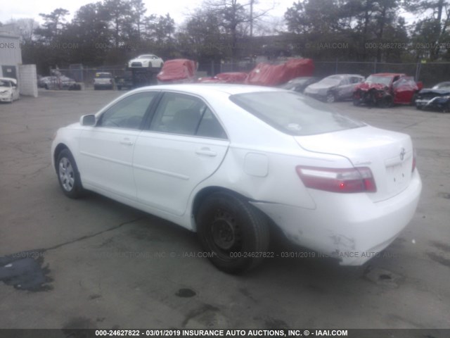 4T1BE46KX7U628088 - 2007 TOYOTA CAMRY NEW GENERAT CE/LE/XLE/SE WHITE photo 3