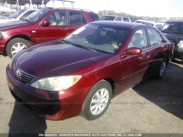 4T1BE32K85U070514 - 2005 TOYOTA CAMRY LE/XLE/SE BURGUNDY photo 2